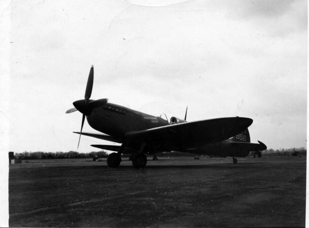 SpitfireMKXIMB956ofthe14thSquadron7thPhotoGroupMountFarmUK1944